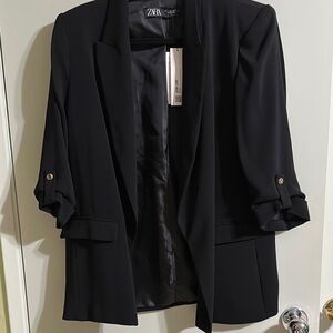 Zara Black Blazer with Tailored Silhouette and 3/4 Sleeves